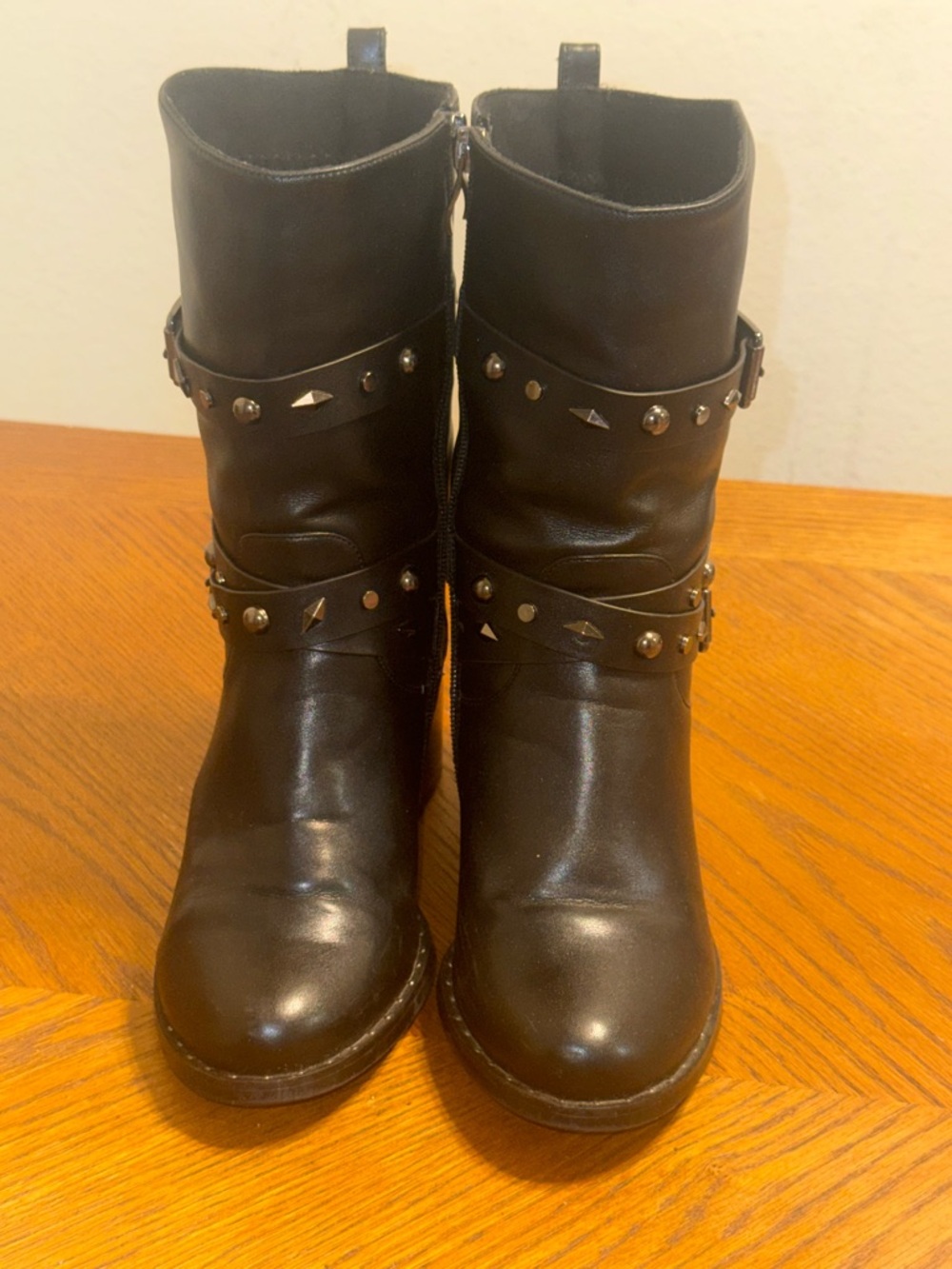 Monroe and Main studded black boots size 6.5 EUC - Picture 4 of 6
